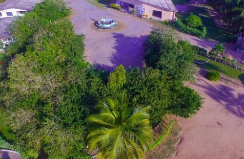 Ampenyi Ski Chalet | Beach view accommodation