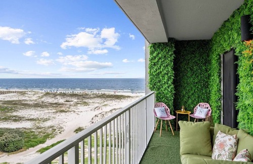 Fort Morgan Condo | Beach View Condo-3 beds-Indoor/Outdoor Pool, Restaurant, Fitness Center. On HGTV