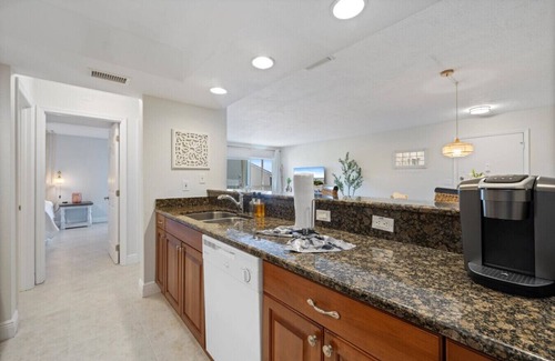 Whitney Beach Condo | Beach View Condo-Quiet & Secluded Private Beach