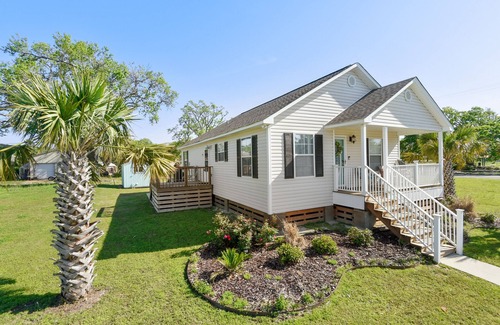 Gulfport House | Beach View Cottage Perfect for Family & Friends!