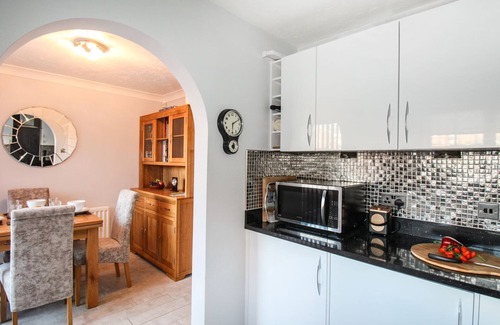 Wyke Regis Cottage | BEACH VIEW HOUSE, family friendly, with a garden in Wyke Regis