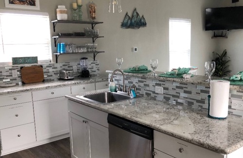 San Jacinto House | BEACH VIEW /NO PARKING FEES! NEW CONSTRUCTION!