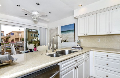 Townsite Condo | Beach View Steps to Sand, BBQ and Community Jacuzzi