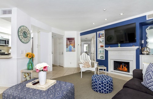 Townsite Condo | Beach View Steps to Sand, BBQ and Community Jacuzzi