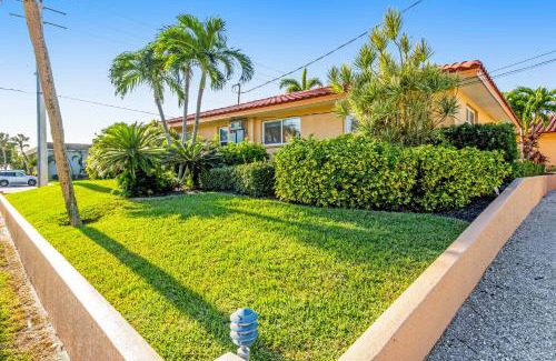 Holmes Beach Apartment | Beach Villa 1B