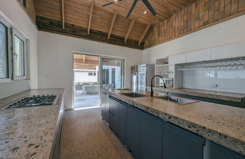 Tagaqe Villa | Beach Villa Fiji comes with an optional chef service, which is very economical.