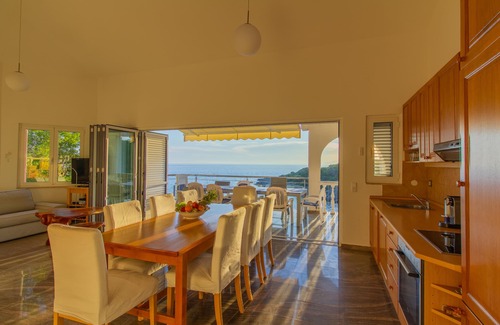 Potocnica House | Beach Villa: private bathing area, sandy beach, WiFi, ideal for families