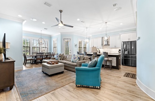 Villa Lago House | Beach Villa w/TWO GOLF CARTS! Balcony w/Golf Course View, Pool, Near Wharf.