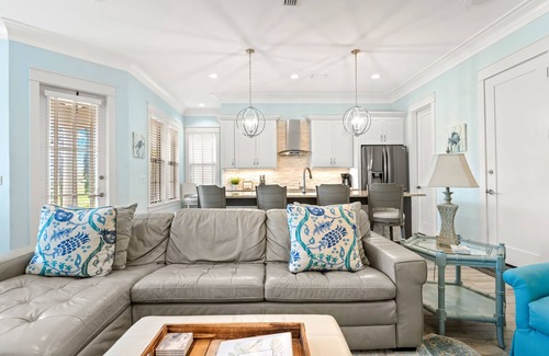 Villa Lago House | Beach Villa w/TWO GOLF CARTS! Balcony w/Golf Course View, Pool, Near Wharf.
