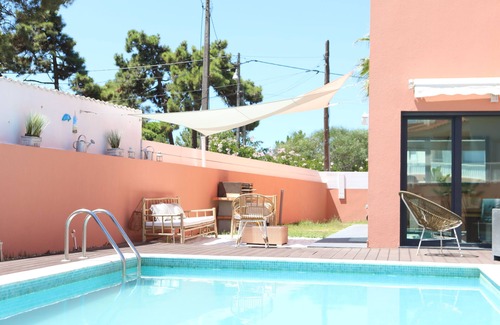 Charneca de Caparica e Sobreda Villa | Beach Walk Villa with Pool. Just remodeled, proximity to golf and Lisbon!