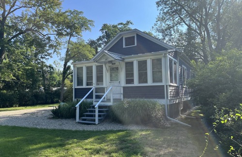 Sawyer Cottage | Beach walkable vintage cottage.