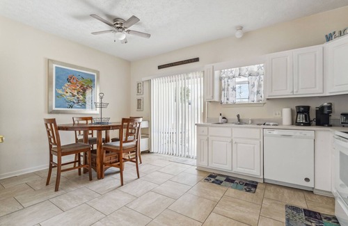 Biltmore Beach Cottage | Beach Walkers 2 Bedroom Cottage