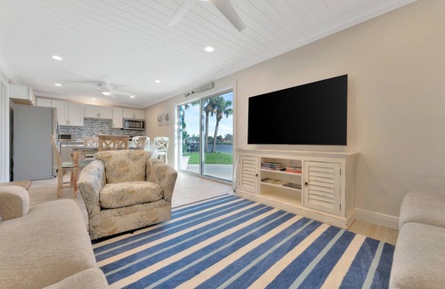 Laurel House | Beach Water Front Condo