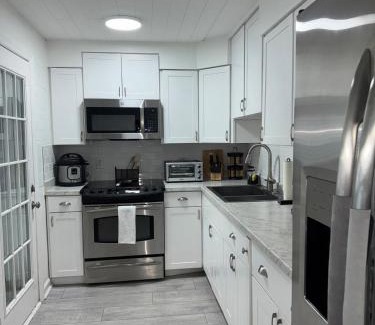 Bayou Oaks Apartment | Beach, Work & Relax I Sarasota Gem I Monthly Disc
