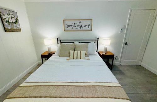 Bayou Oaks Apartment | Beach, Work & Relax I Sarasota Gem I Monthly Disc