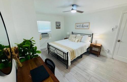 Bayou Oaks Apartment | Beach, Work & Relax I Sarasota Gem I Monthly Disc