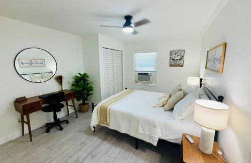 Bayou Oaks Apartment | Beach, Work & Relax I Sarasota Gem I Monthly Disc