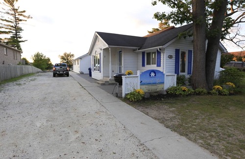 Wasaga Beach Cottage | Beach1*com - Riverfront cottage #2