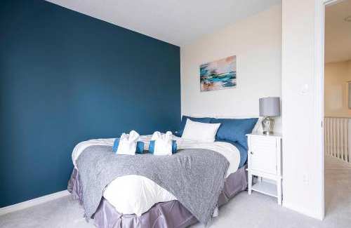 Wasaga Beach House | Beach1 River to Bay Getaway
