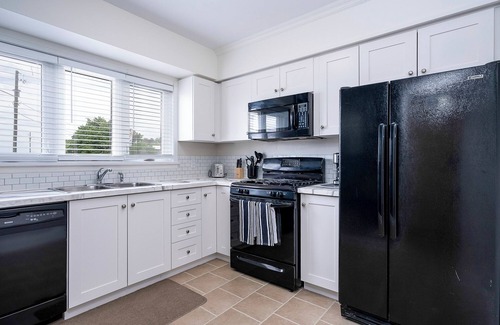 Wasaga Beach House | Beach1 Waterfront Stunning Views