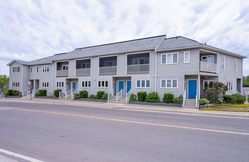 Wasaga Beach House | Beach1 Waterfront Stunning Views