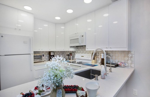 Central Naples Condo | Beach4mi/World Tennis Club/Pickleball/Htd Pools/Hot Tub/Sauna. n1st floor condo.
