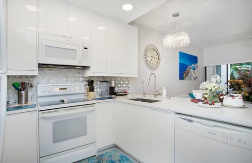 Central Naples Condo | Beach4mi/World Tennis Club/Pickleball/Htd Pools/Hot Tub/Sauna. n1st floor condo.
