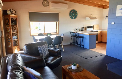 Alonnah House | Beachcomber- Bruny Island Beachfront Ocean Views