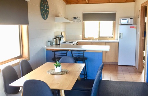 Alonnah House | Beachcomber- Bruny Island Beachfront Ocean Views