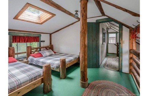 Bamfield House | Beachcomber Cottage 8 Acre Waterfront Estate wDock