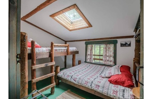 Bamfield House | Beachcomber Cottage 8 Acre Waterfront Estate wDock