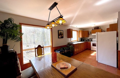 Washago Cottage | "beachcomber" Cottage