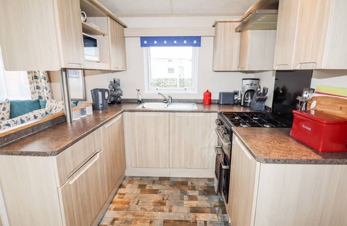 St George Cottage | BEACHCOMBER D35, pet friendly, character holiday cottage in Towyn
