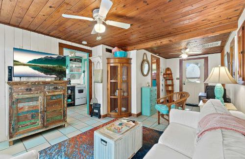 Vilano Beach House | Beachcomber Oasis l 1930s Cottage l 1 min to Beach