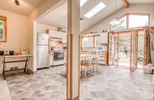 Manzanita House | Beachcombers Paradise MCA 663 - Meredith Lodging