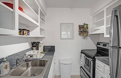 Pompano Beach Condo | BEACHCOTTAGE