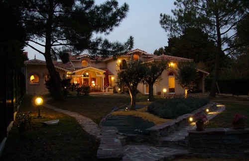 Pornic Apartment | Beaches, golf and village located studio with terrace in a private estate.
