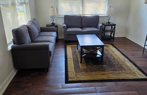 Northwest Pensacola House | Beaches, Golf, shopping, kid and pet friendly!