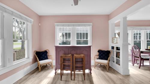 Palm Harbor House | Beaches, Parks, Downtown, Trail, Breweries, Bikes, Gameroom