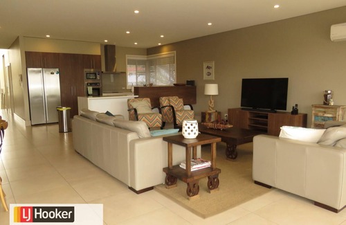 South West Rocks Apartment | BEACHES UNIT 4 - LUXURY WATERFRONT