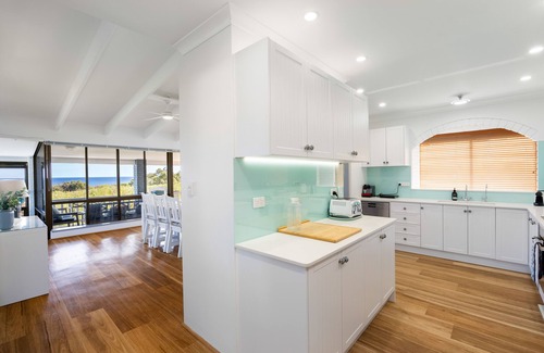 Peppermint Grove Beach House | Beachfront Villa by Peppy Beach Retreats® (8 Adults)