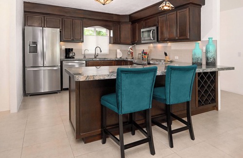 Colonia Andres Condo | Beachfront El Cantil 2BN in Downtown Cozumel