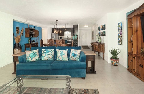 Colonia Andres Condo | Beachfront El Cantil 2BN in Downtown Cozumel