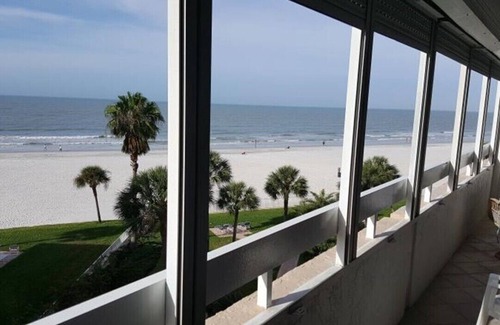 Redington Shores Condo | Beachfront 2 Bedroom 2 Bath Redington Towers Condo
