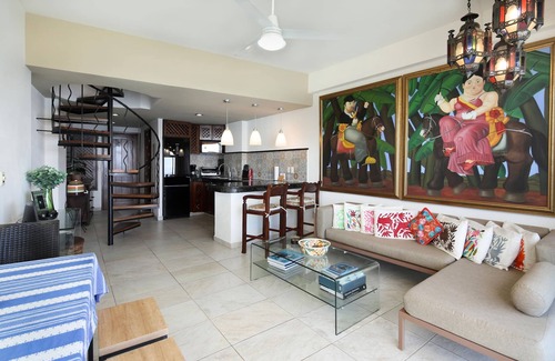 South Shore Hotel Area Condo | Beachfront 2 Bedroom Flat with Panoramic Ocean Views