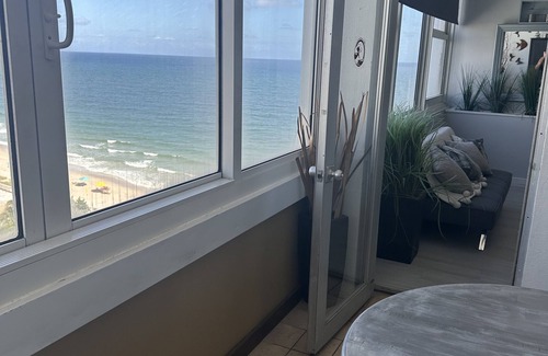 Galt Mile Condo | Beachfront 2-bedroom condo directly on the beach -last minute special rates