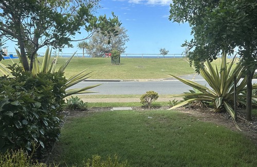 Mermaid Beach Apartment | Beachfront 2 bedroom in beautiful Nalu Resort
