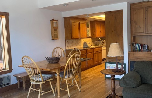 Truckee Condo | Beachfront 2-bedroom condo in Truckee, just by Donner Lake