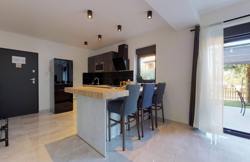 Drenje Apartment | Beachfront - 2 Bedrooms - 4 Guests - Barbecue