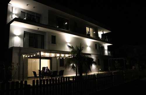 Drenje Apartment | Beachfront - 2 Bedrooms - 4 Guests - Barbecue